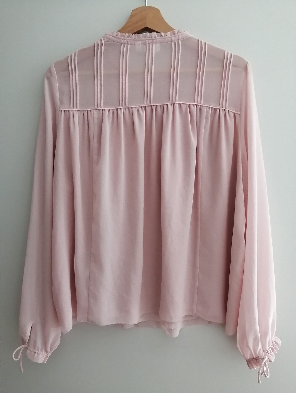 Aritzia Wilfred Lourdes Pink Pleated Chiffon Blouse Shoulder Button Medium - Picture 3 of 15